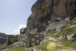 Ruine des Feldlazaretts am Lagazoi